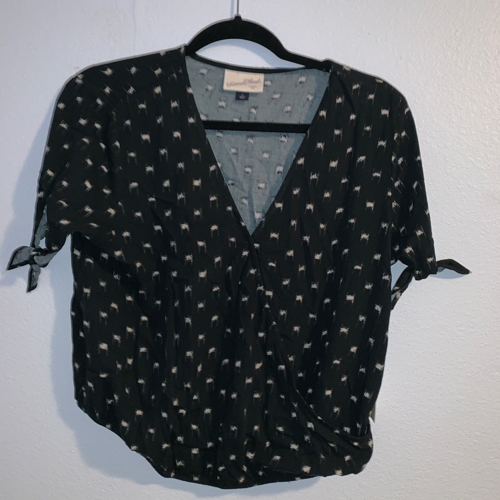 Brand new Crop twist shirt